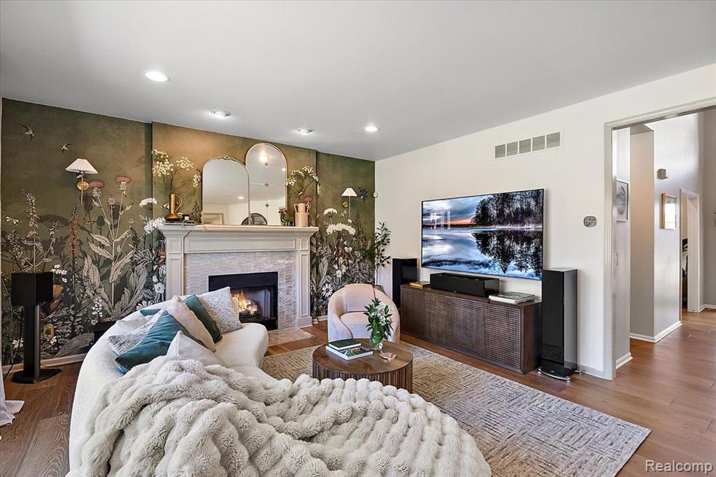 47082 NORTHUMBERLAND Street, Novi, MI — Photo 35