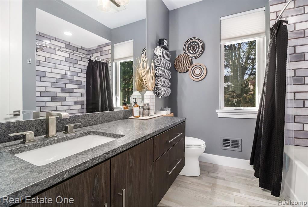8481 Holcomb Road, Clarkston, MI 48348 — Photo 17