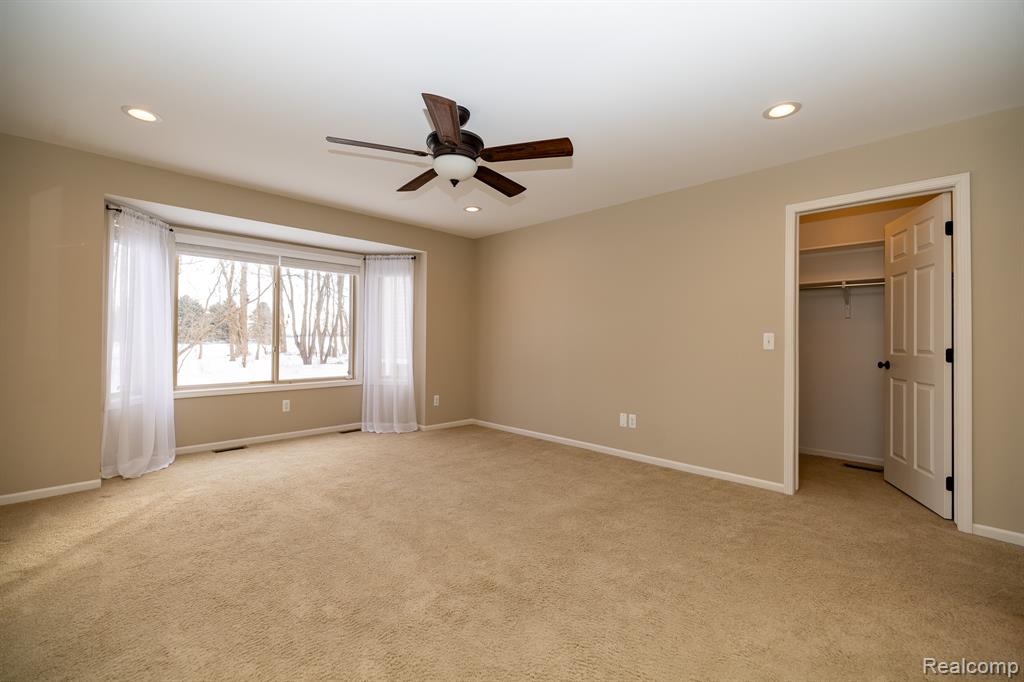 6056 Lochmore Drive, 49, Commerce Twp, MI 48382 — Photo 12