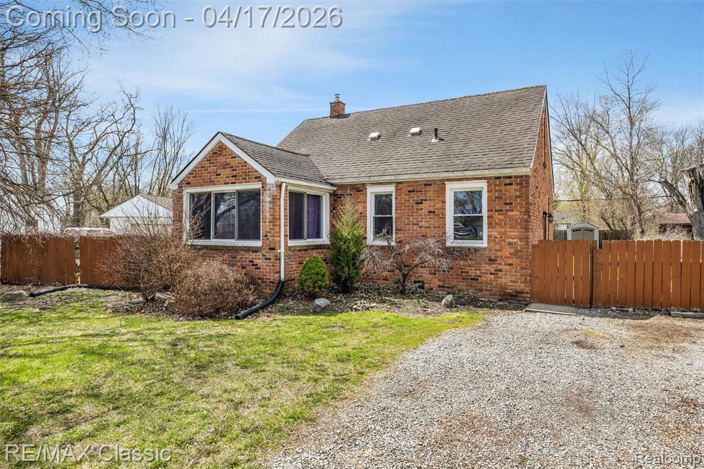 22481 Springbrook Avenue, Farmington, MI 48336 — Photo 2