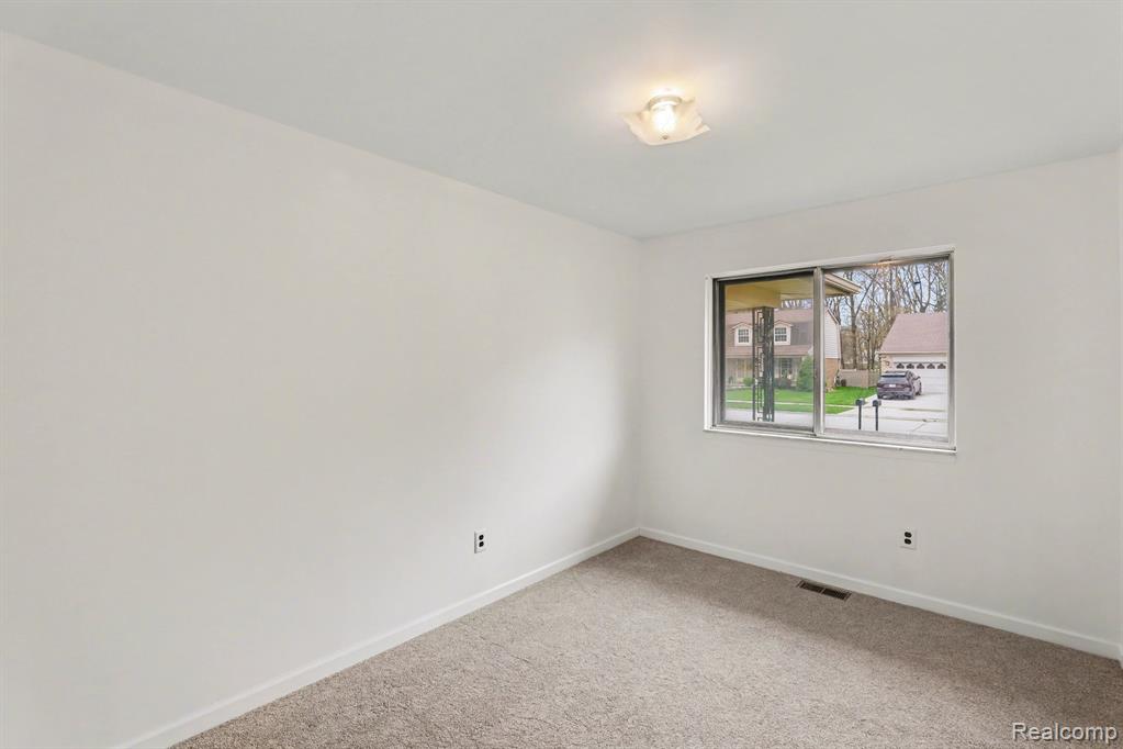 5698 Bingham Drive, Troy, MI 48085 — Photo 20