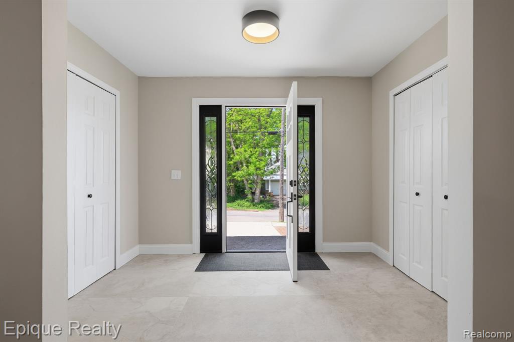 72 N North Shore Drive, Lake Orion, MI 48362 — front exterior