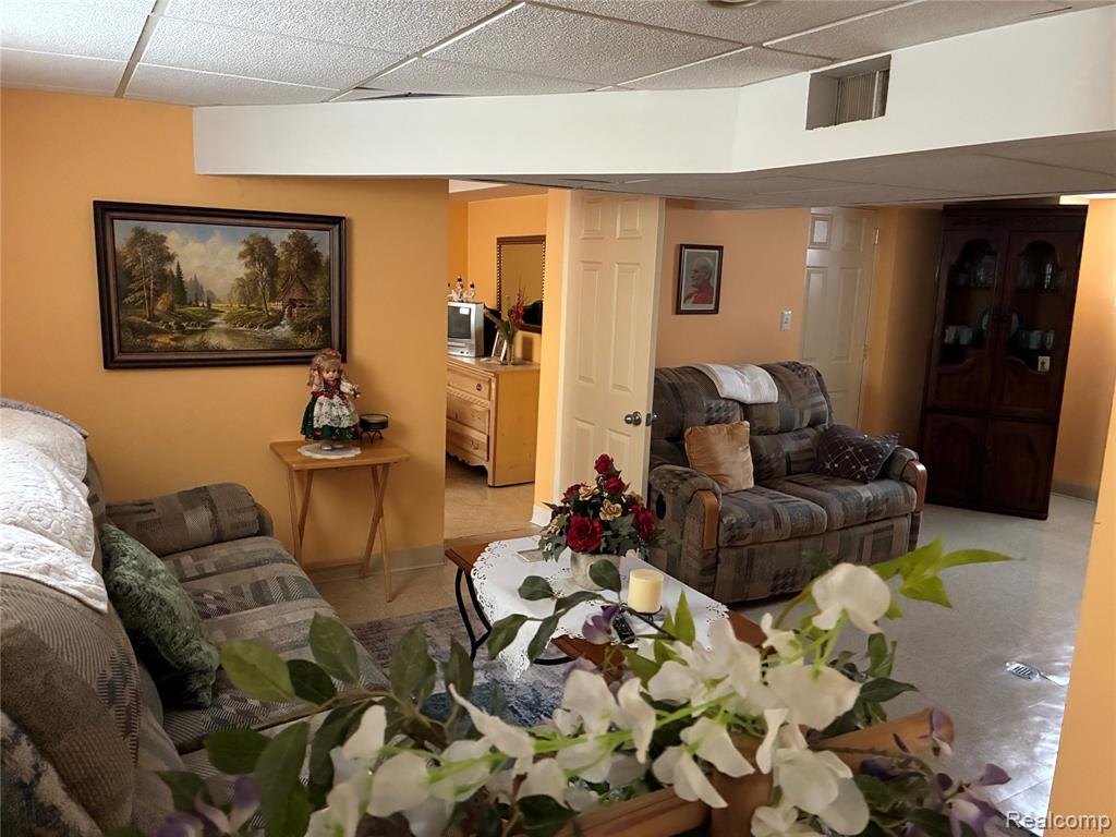 12044 Sobieski Street, Hamtramck, MI 48212 — Photo 17