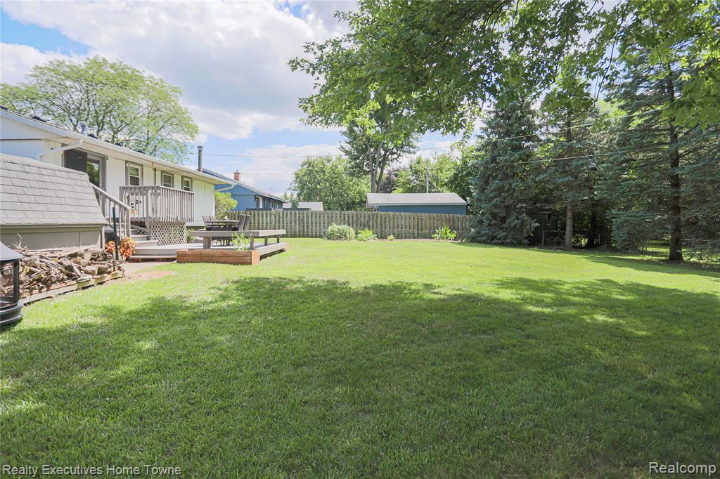 2687 Los Angeles Drive, Wolverine Lake, MI 48390 — Photo 57