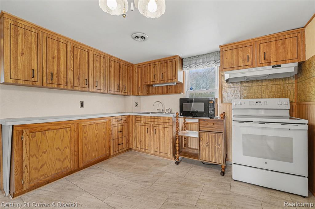 23674 Cora Street, Brownstown, MI 48183 — Photo 5