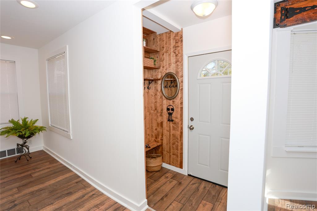 8411 Plainview Avenue, Detroit, MI 48228 — Photo 3