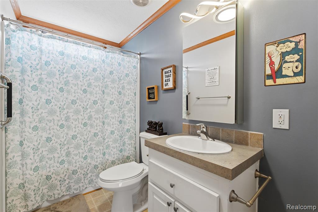 11050 Willowgreen Court, South Lyon, MI 48178 — Photo 24