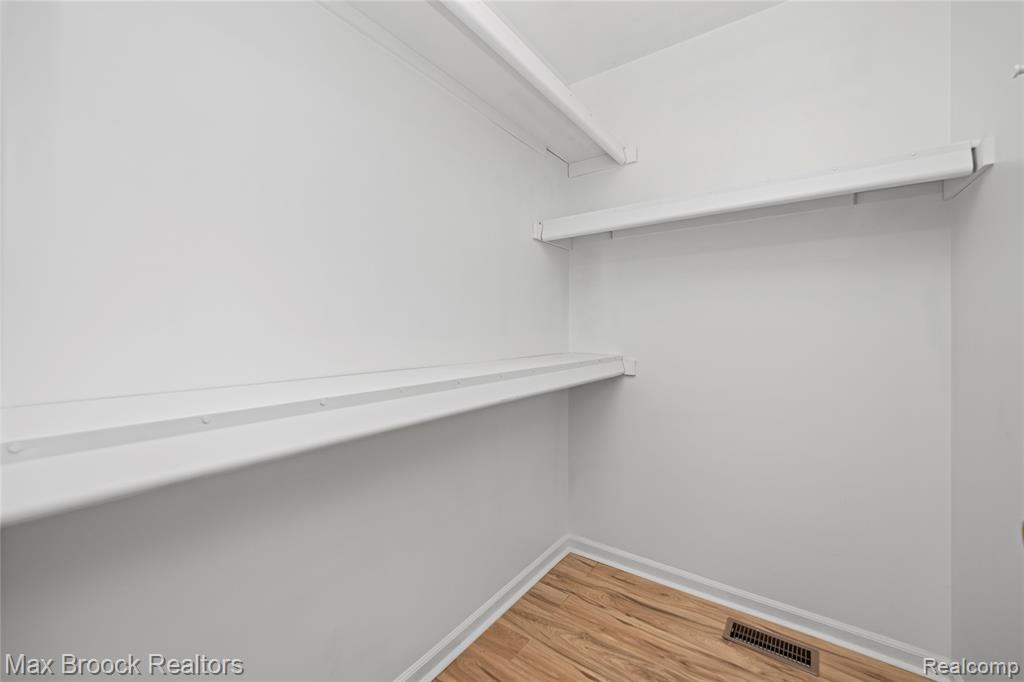 4852 Burberry Drive, Warren, MI 48092 — Photo 25