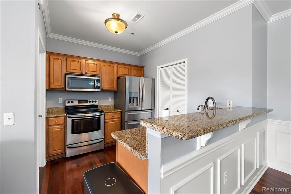 7779 Ambassador Drive, Shelby Twp, MI 48316 — Photo 9