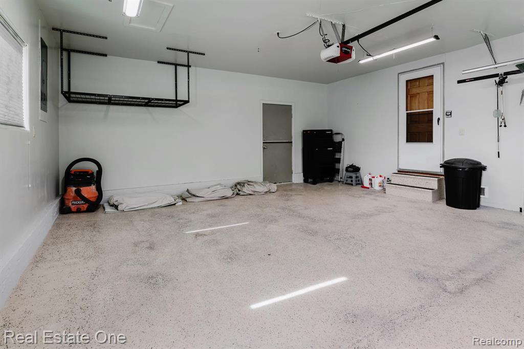 454 Lesdale Drive, Troy, MI 48085 — Photo 39