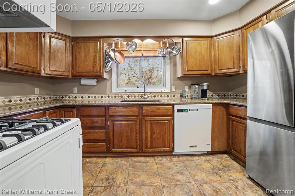 4805 Meadowbrook Lane, Lake Orion, MI — Photo 8