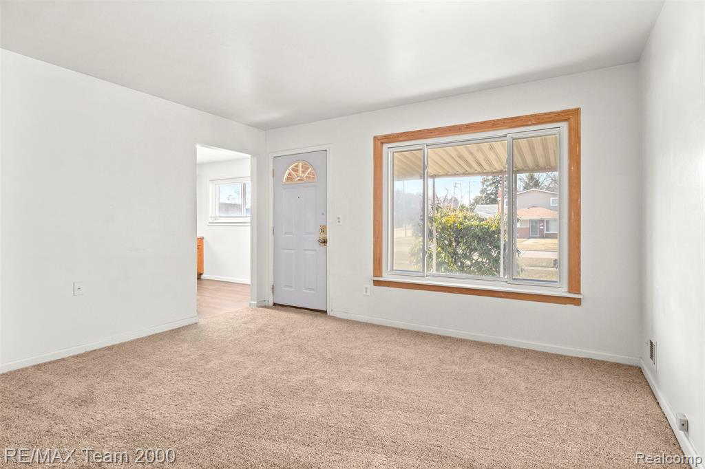 5027 Lincoln Boulevard, Dearborn Heights, MI 48125 — Photo 7