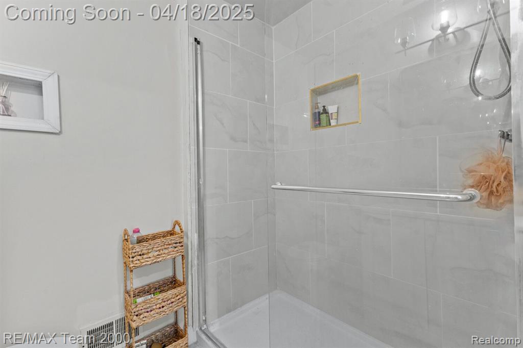 6200 NIGHTINGALE Street, Dearborn Heights, MI 48127 — Photo 18