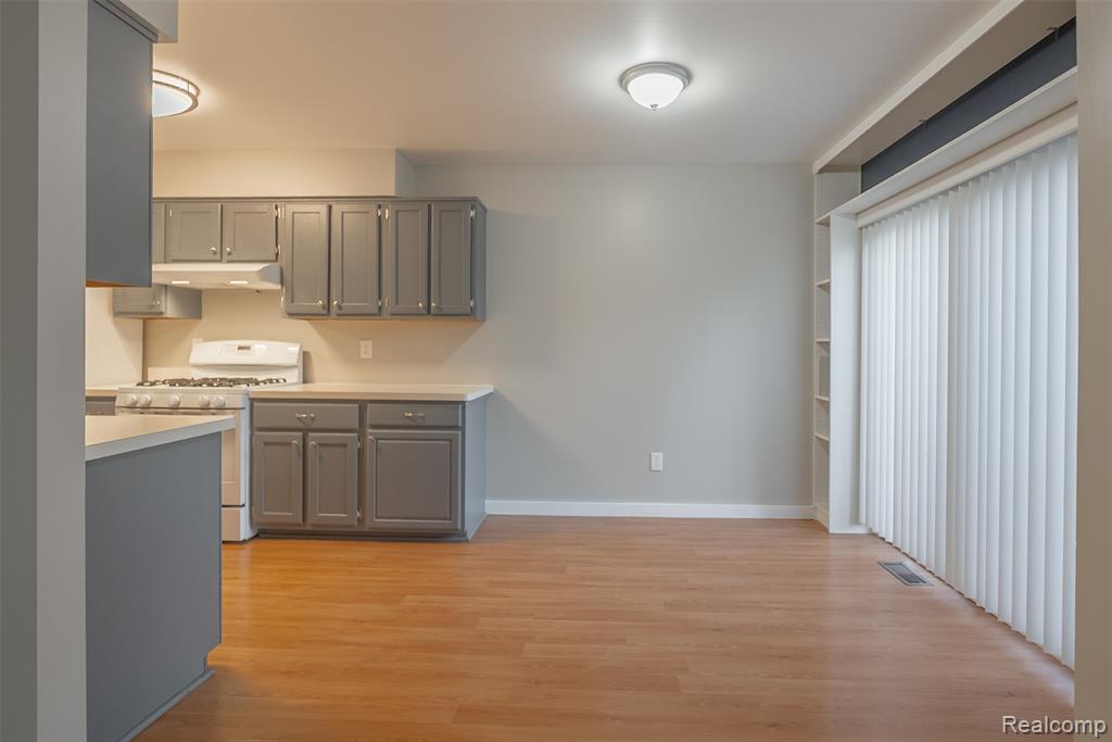 44613 New Hampshire Drive, Clinton Twp, MI 48038 — Photo 7