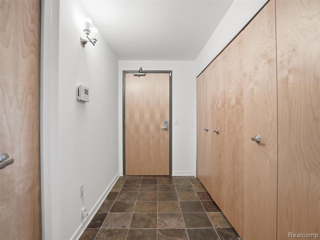 432 S Washington Avenue, 905, Royal Oak, MI 48067 — Photo 3
