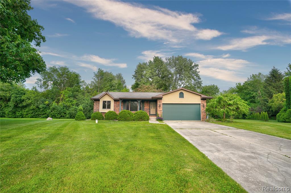 6247 King Arthur Court, Swartz Creek, MI 48473 — Photo 8