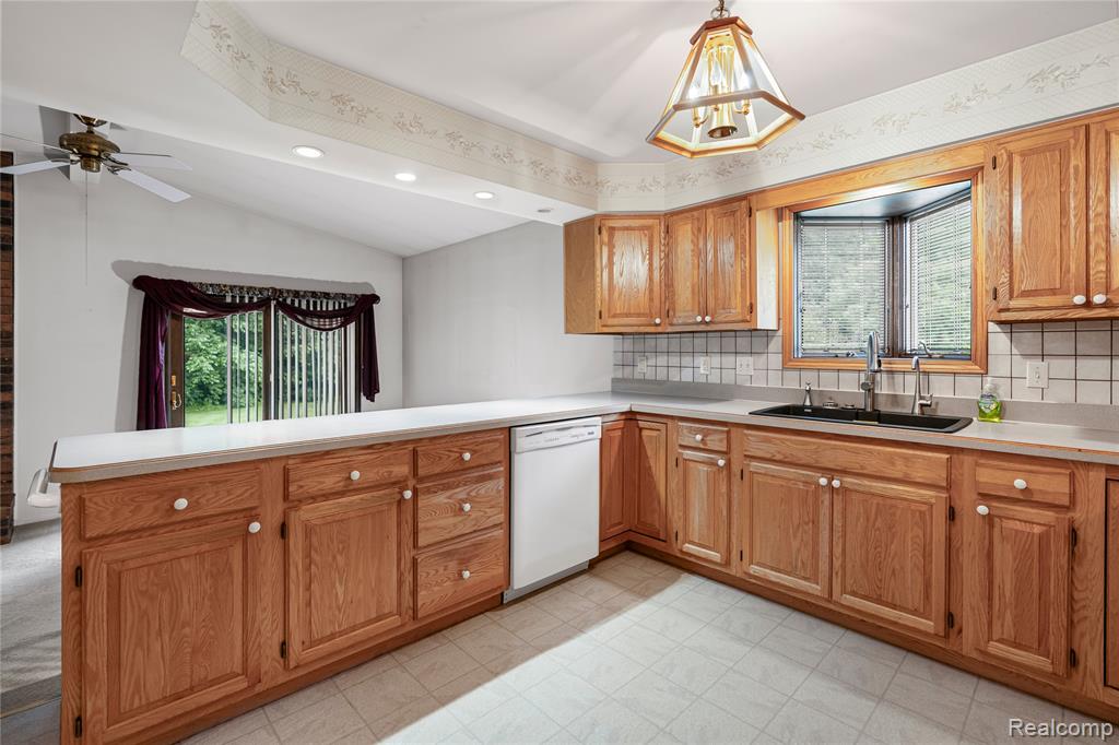 6247 King Arthur Court, Swartz Creek, MI 48473 — Photo 16