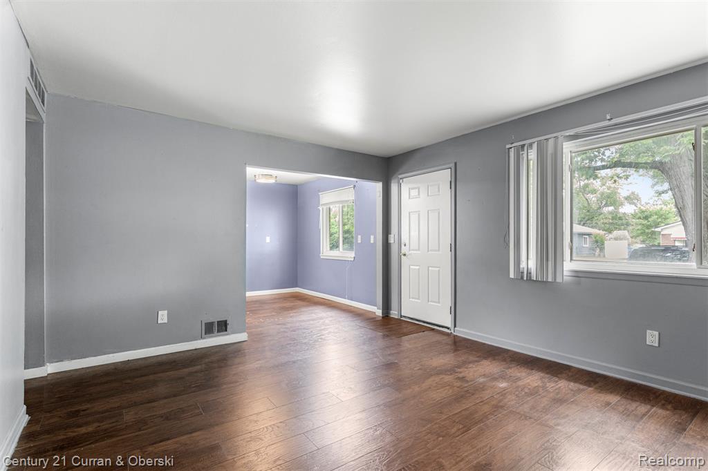 4924 HAZEL Street, Dearborn Heights, MI 48125 — Photo 5