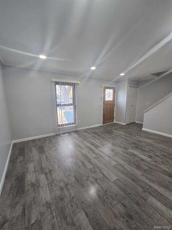 8410 HICKORY DR Drive, Sterling Heights, MI 48312 — Photo 3