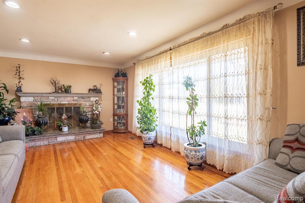42323 TESSMER Drive, Sterling Heights, MI 48314 — Photo 2