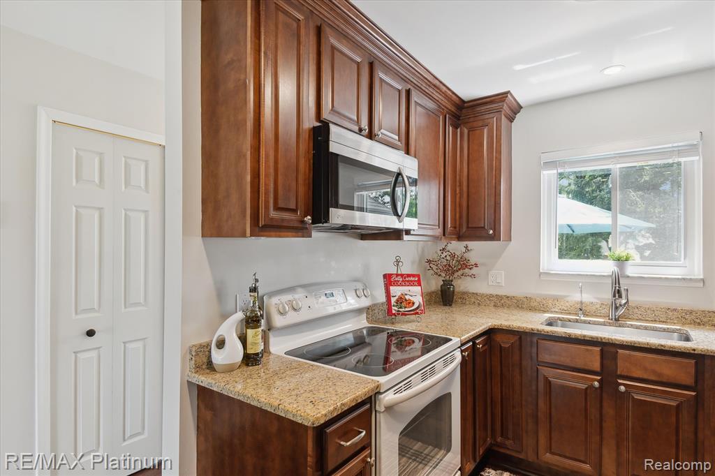 5959 Alan Drive, 53, Brighton, MI 48116 — Photo 9