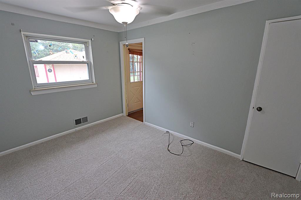 9929 DEERING Street, Livonia, MI 48150 — Photo 19