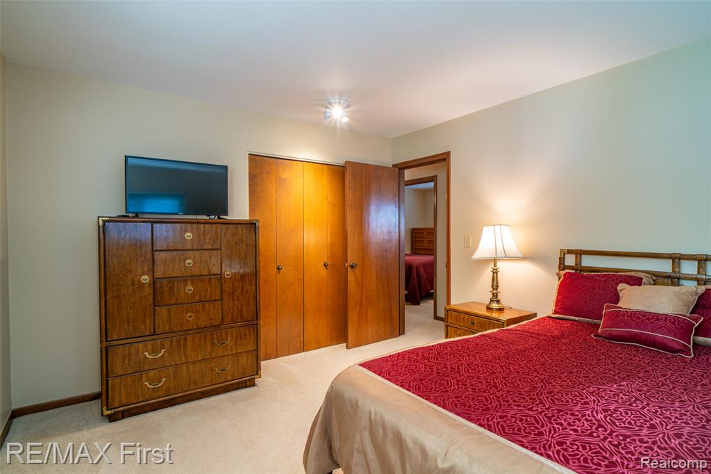 54815 FRANKLIN Drive, Shelby Twp, MI 48316 — Photo 34