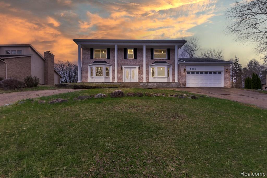 5394 Pond Bluff Drive, West Bloomfield, MI 48323 — front exterior
