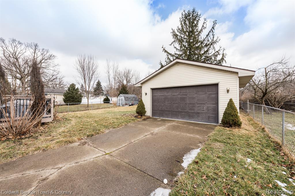 915 TANAGER Trail, Howell, MI 48843 — Photo 31