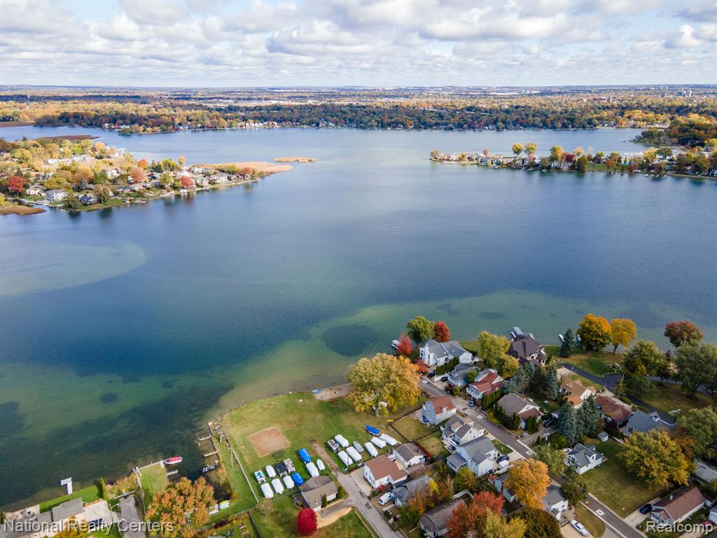 2825 Wall Street, Keego Harbor, MI 48320 — Photo 43