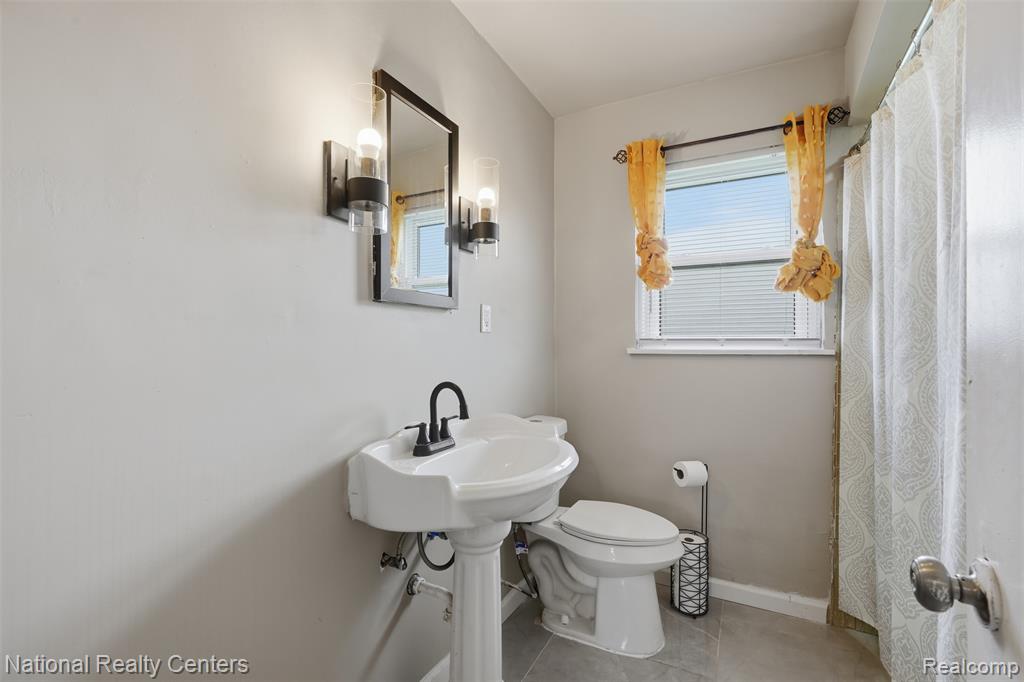 8345 Sirron Street, Detroit, MI 48234 — Photo 14