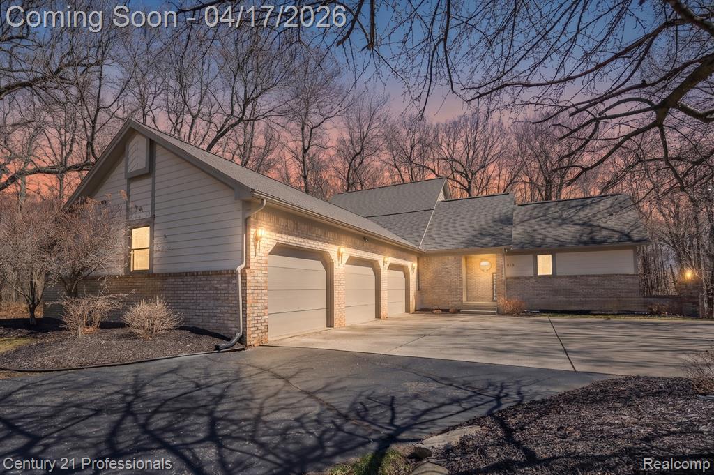 624 Highland Drive, Oxford, MI 48371 — front exterior
