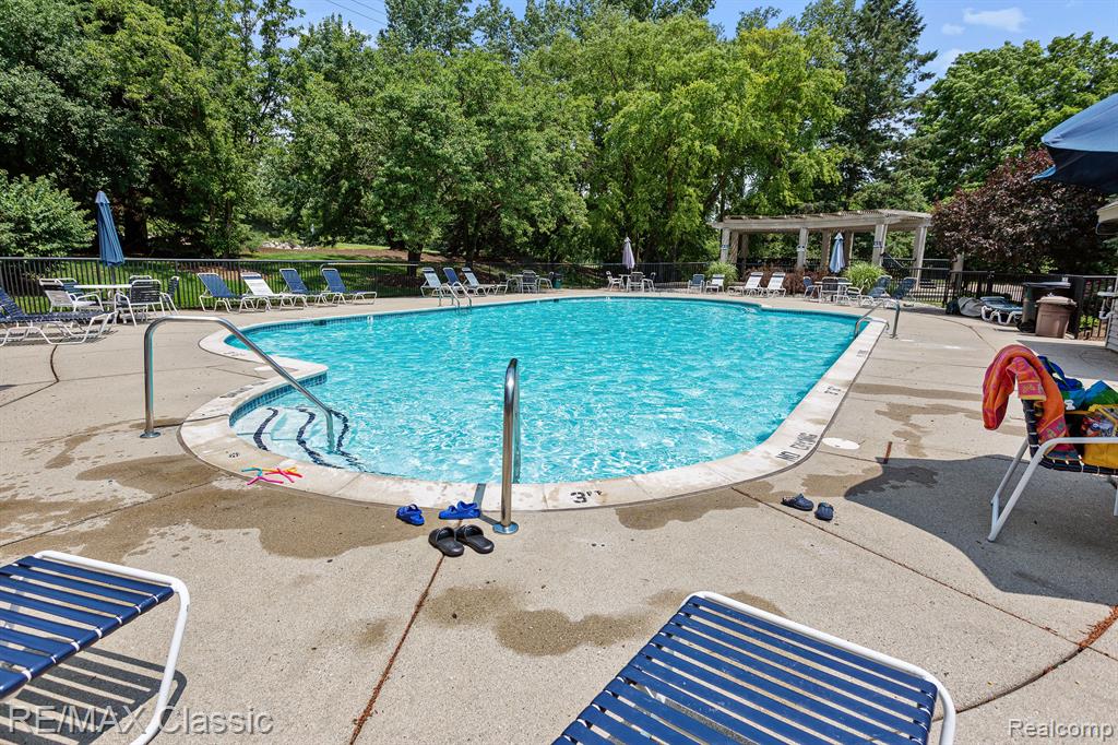 38360 Chessington, Farmington Hills, MI 48331 — Photo 33