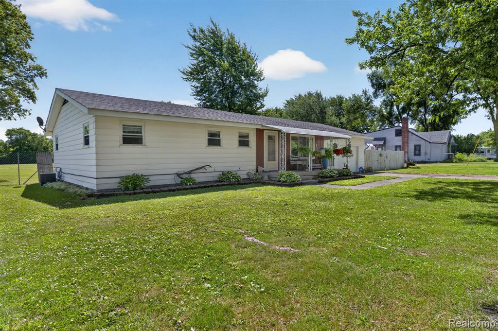 5233 Torrey Road, Flint, MI 48507 — Photo 5