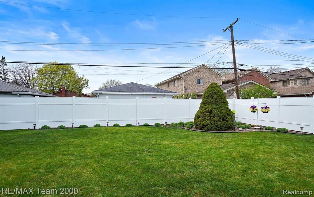 6233 N EVANGELINE Street, Dearborn Heights, MI 48127 — Photo 4