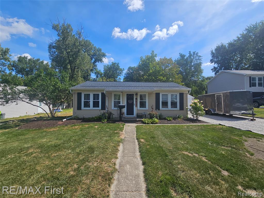 810 Forest Drive, Fenton, MI 48430 — Photo 2