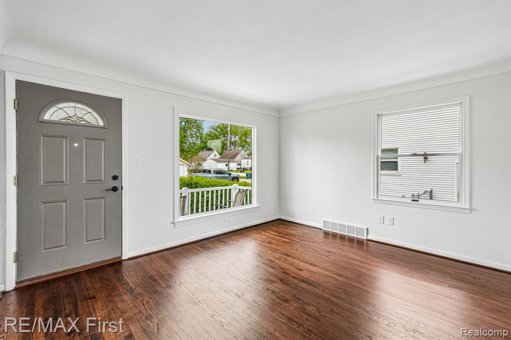 547 Leroy Avenue, Clawson, MI — Photo 2
