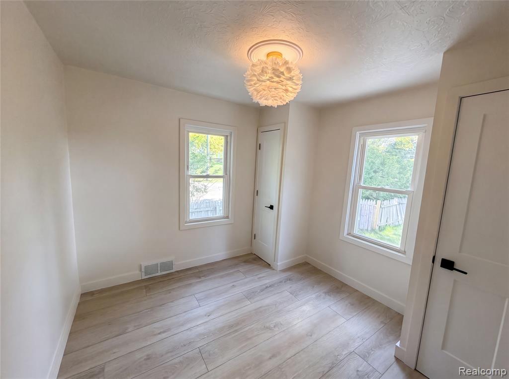 492 Algene Street, Lake Orion, MI 48362 — Photo 4