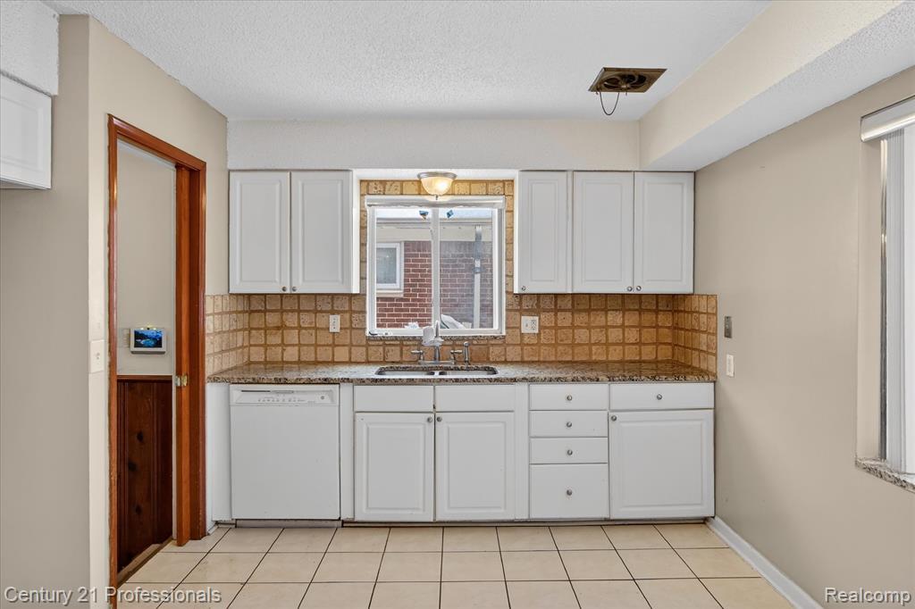 16786 Sprenger Avenue, Eastpointe, MI, 48021