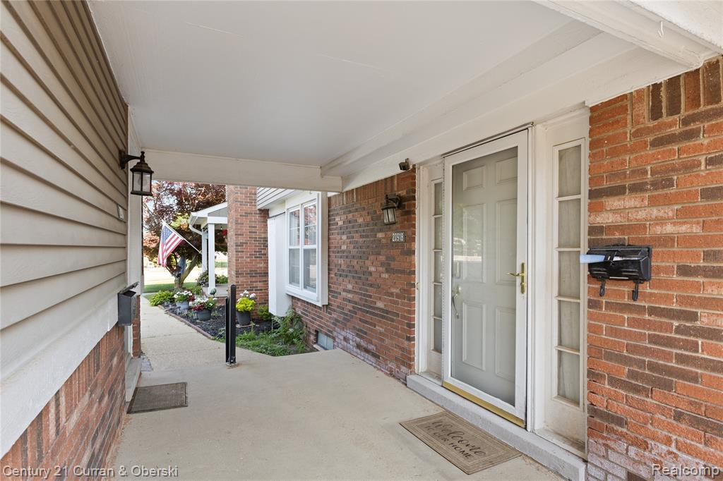 20918 W Glen Haven Circle, Novi, MI 48167 — Photo 2