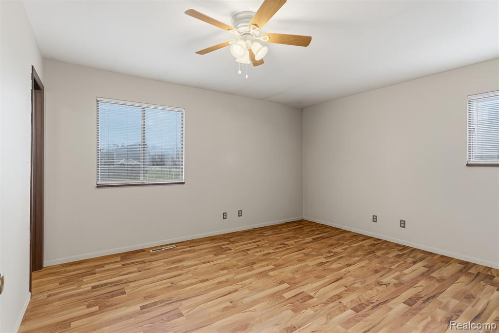 5037 W Court Street, Flint, MI 48532 — Photo 16