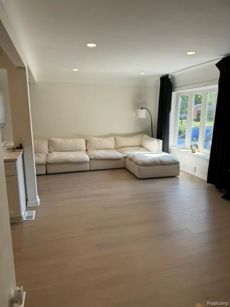 21741 Kenosha Street, Oak Park, MI 48237 — Photo 9