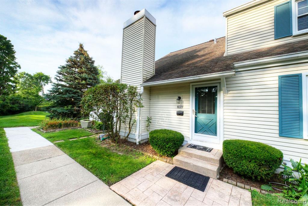 20832 E Glen Haven Circle, Northville, MI 48167 — Photo 2