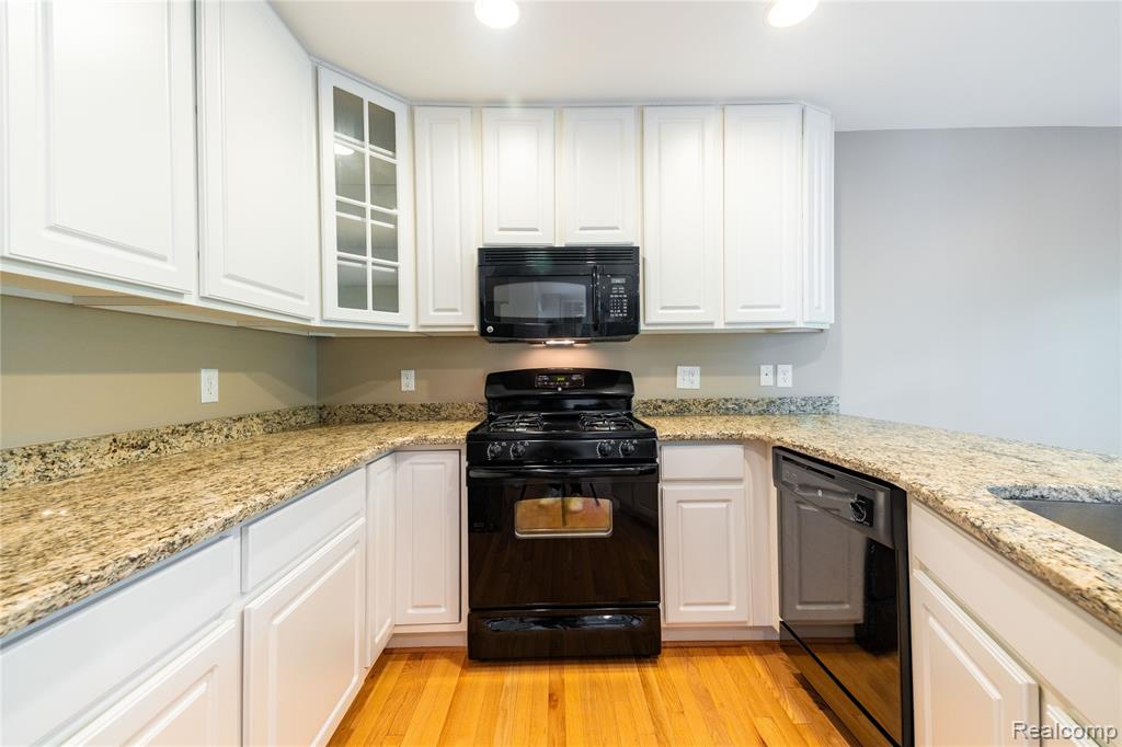 50580 Beechwood Court, Plymouth, MI 48170 — Photo 11