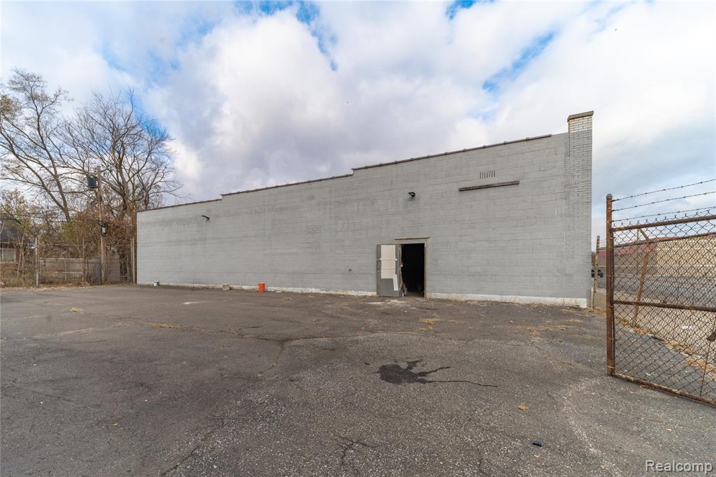 15031 Wyoming Avenue - Photo 4