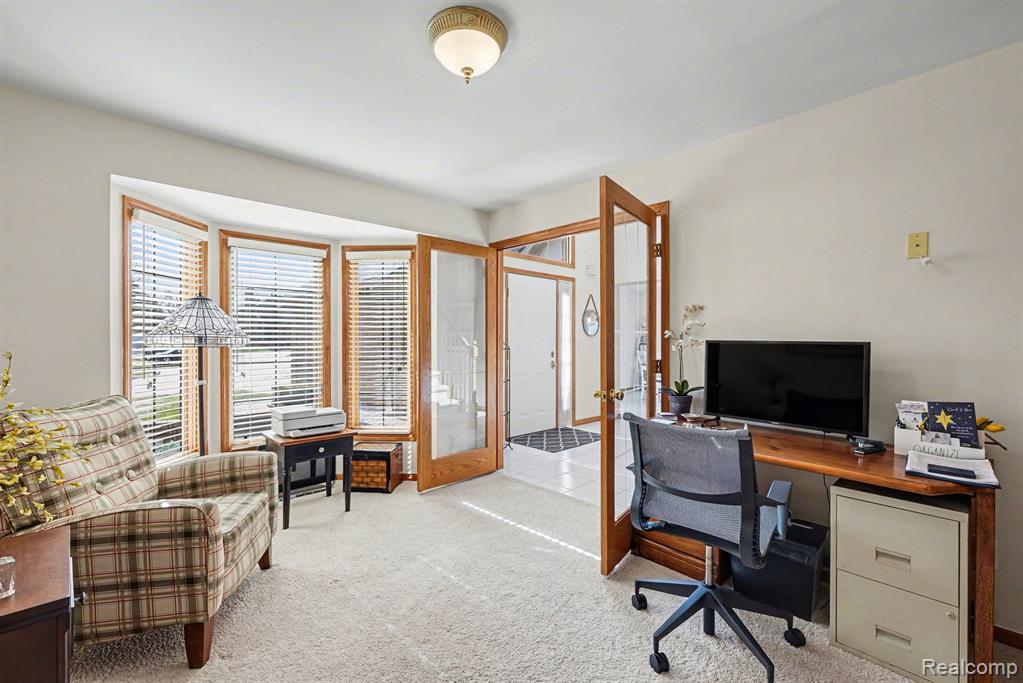 54568 Marissa Court, Utica, MI 48316 — Photo 10
