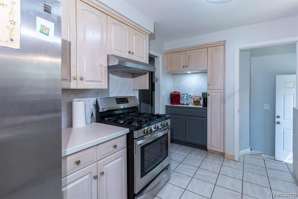 4127 MCKINLEY Street, Dearborn Heights, MI 48125 — Photo 4
