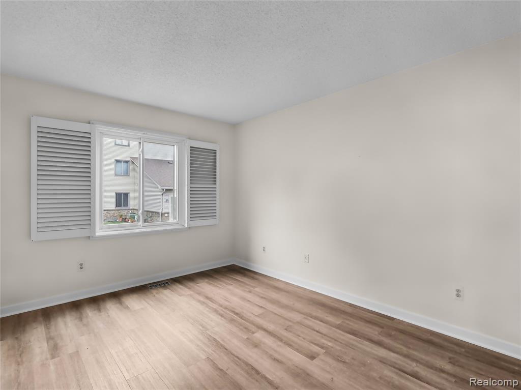 7113 Elmhurst, West Bloomfield, MI — Photo 25