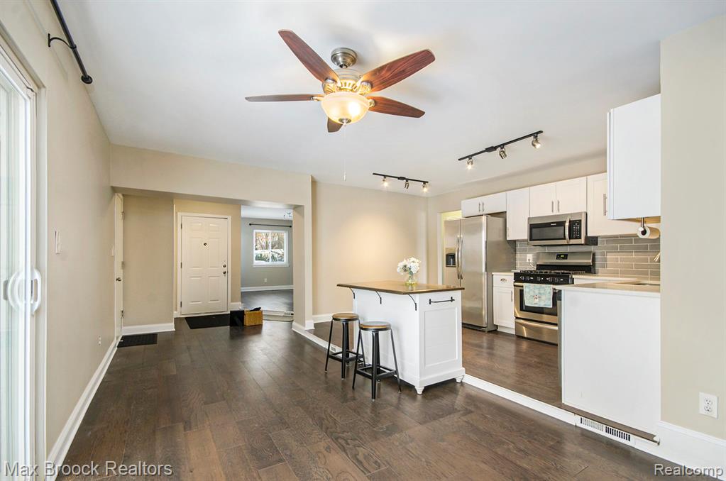 720 Hamlet Court, Auburn Hills, MI 48326 — Photo 7