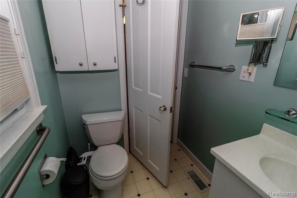 30 Brown Court, Midland, MI 48640 — Photo 20